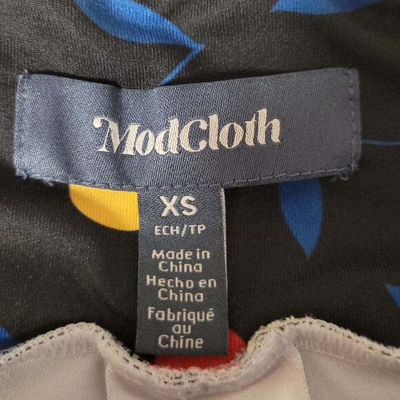 NWT ModCloth Keeping It Cardio Leggings Cherry Print Work Out Retro Yoga Size XS - Picture 3 of 6